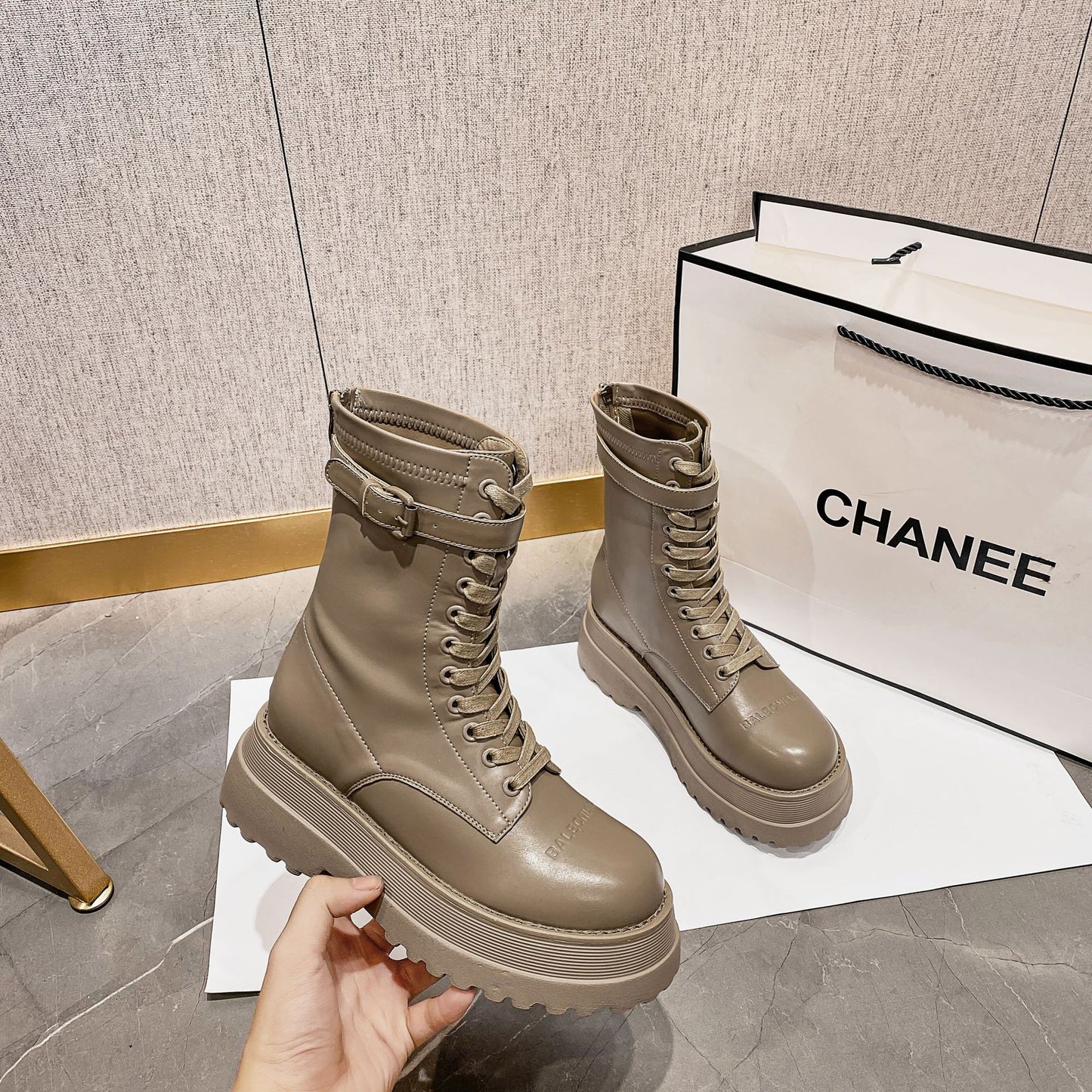 2025  Big head Martin boots women's popular Paris new retro platform heightening medium boots double zipper locomotive short boots women's tide