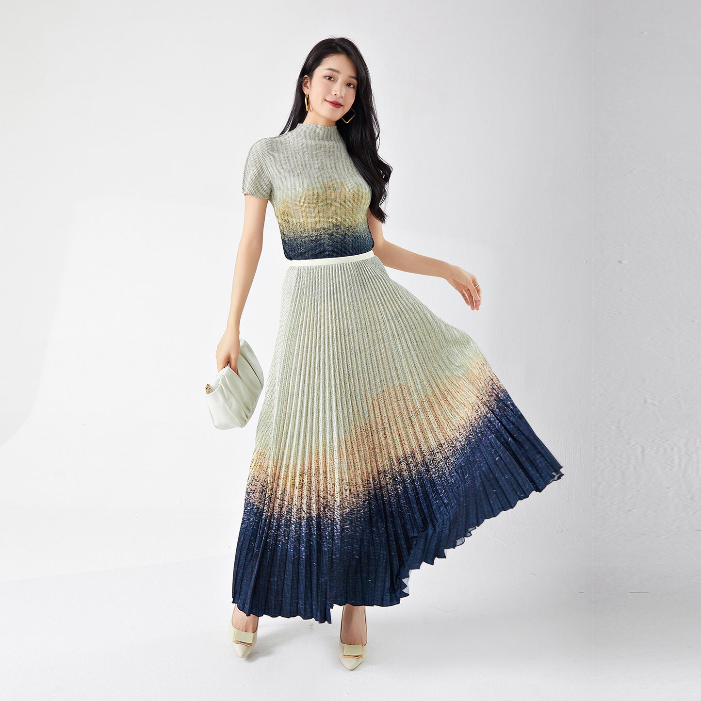 2025 Summer women's clothing high-end suit temperament printed short-sleeved T-shirt big pendulum drape skirt two-piece suit trendy