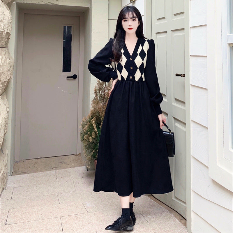 2025 Black v-neck fragrant knitted long-sleeved dress for women's spring and autumn new  waist and thin temperament long dress