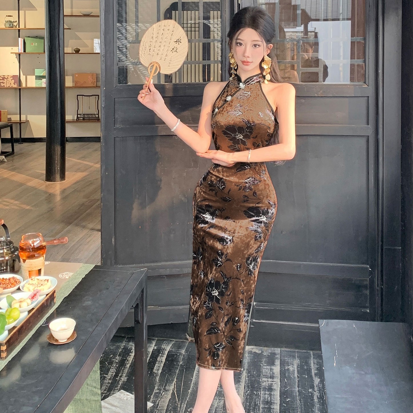 Shoulder-cut velvet cheongsam dress women's 2025 summer dress new Chinese daily slim-fit hip-wrapped elegant neck dress