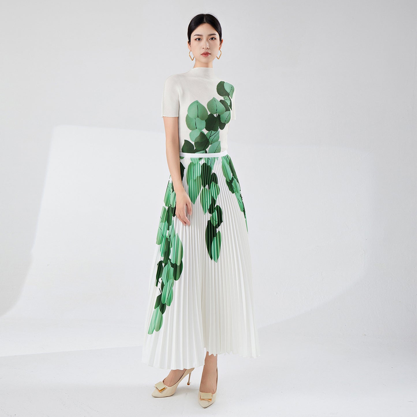 2025 Pleated set, summer two-piece set, high-end printed short-sleeved T-shirt, thin top, pendant, pleated skirt for women