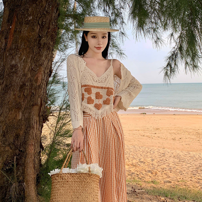 2025 Xiaoxiangfeng knitted hollow blouse Xia Dali travel horn sleeve short top seaside vacation cardigan jacket women