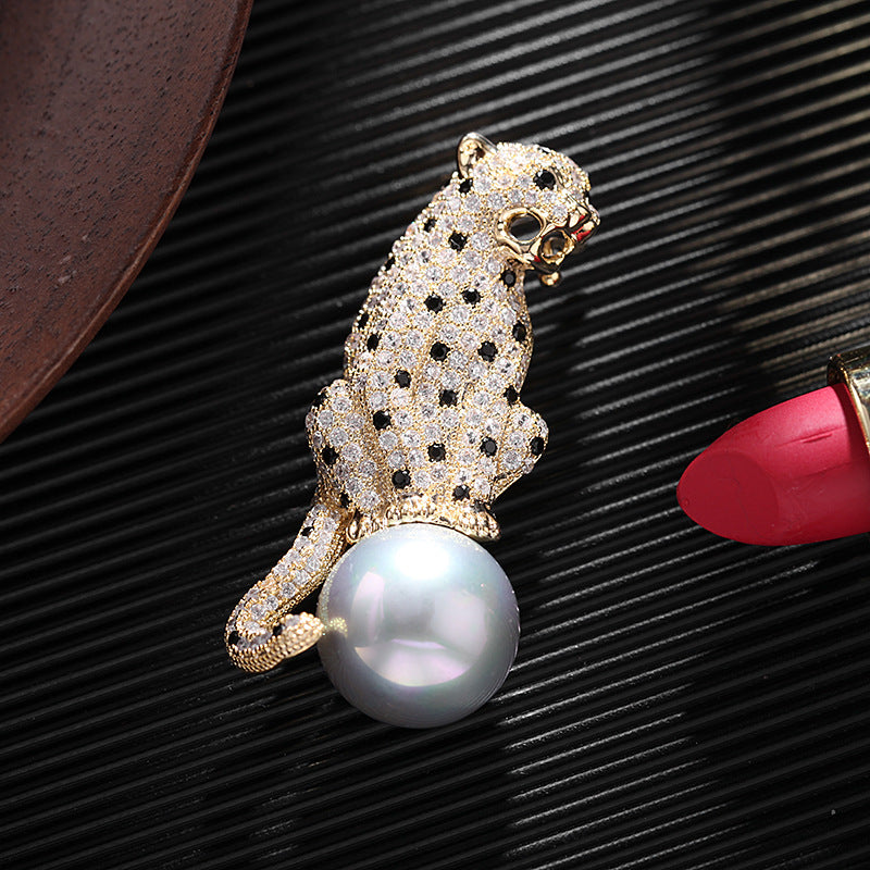 2025 New  brooch inlaid with zircon pearl brooch pin female domineering personality unisex suit accessories