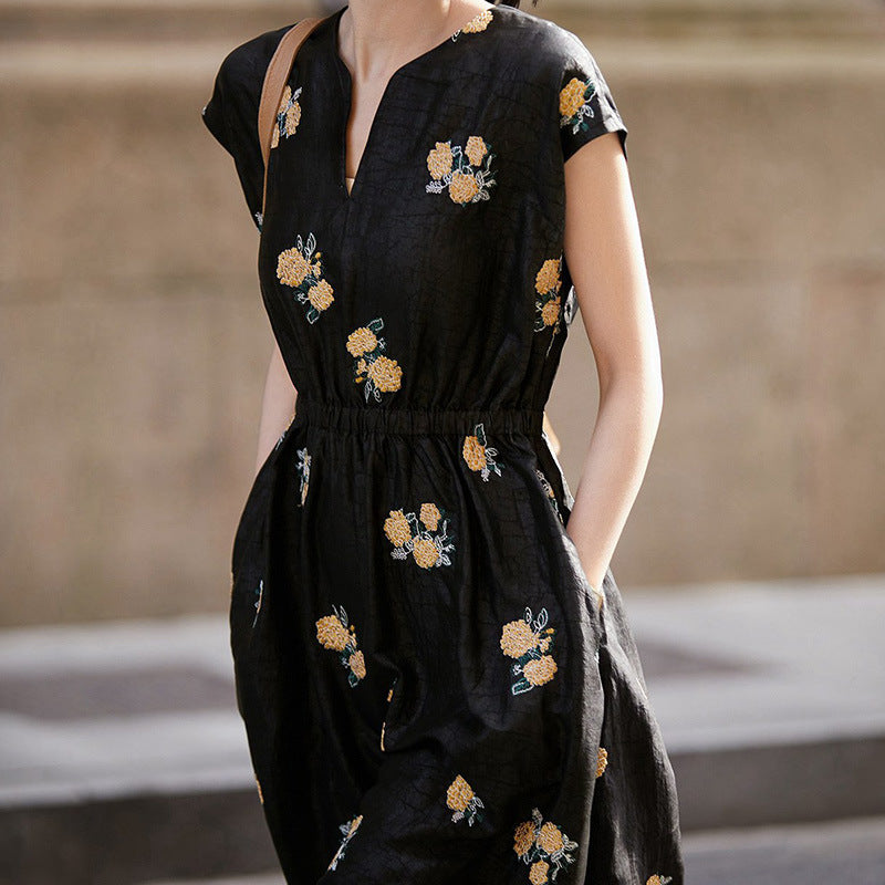 2025 All silk hydrangea embroidery, fragrant cloud yarn dress mulberry, silk skirt medium and long small black dress women's clothing summer