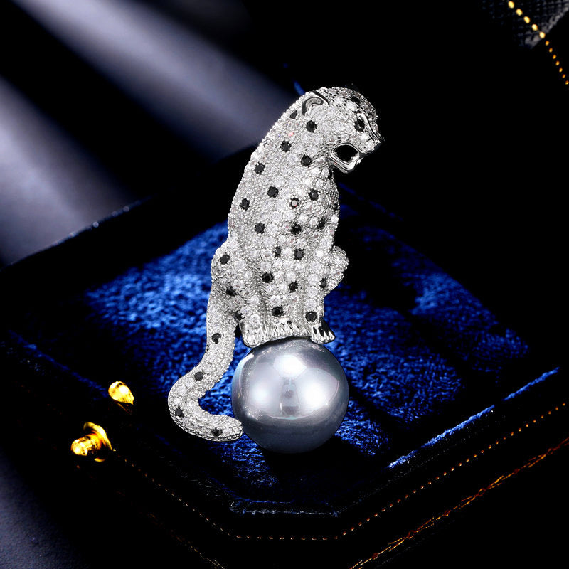 2025 New  brooch inlaid with zircon pearl brooch pin female domineering personality unisex suit accessories
