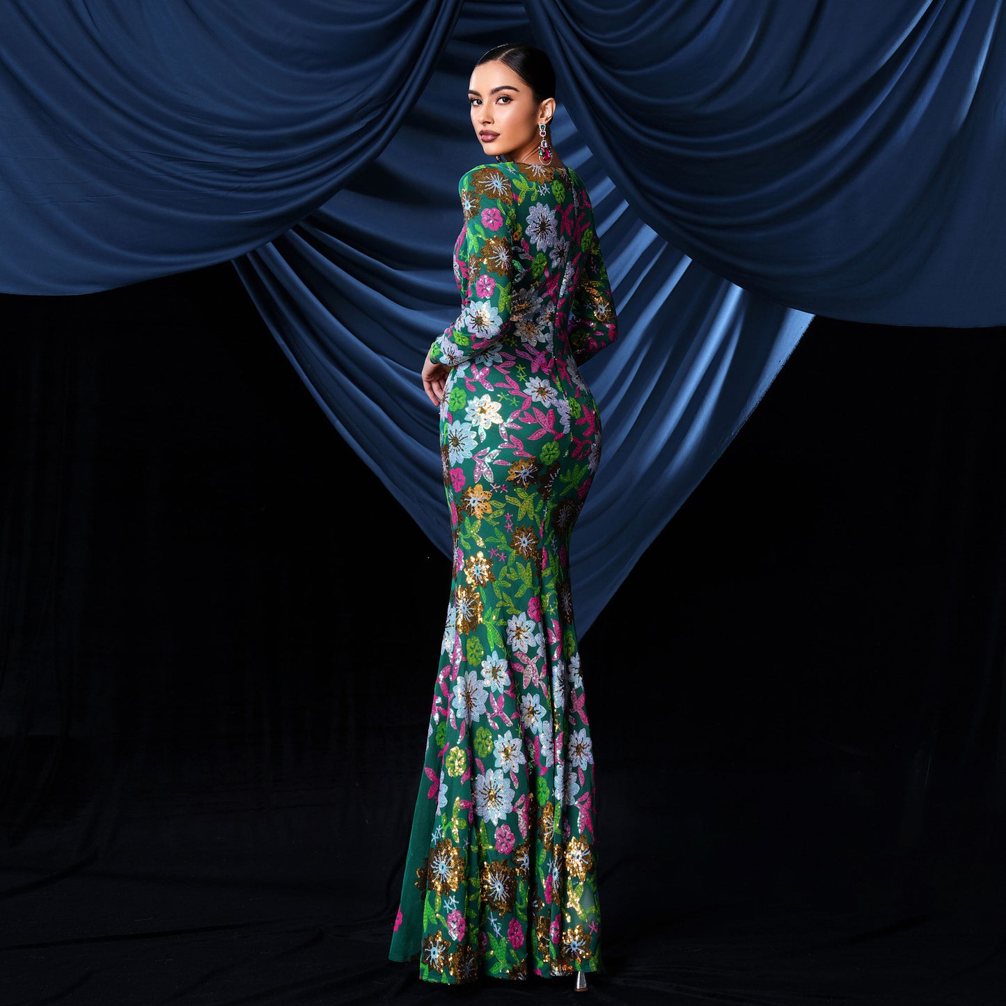 2025 long-sleeved temperament round neck sexy slim-fitting long sequined banquet evening dress bridesmaid dress women