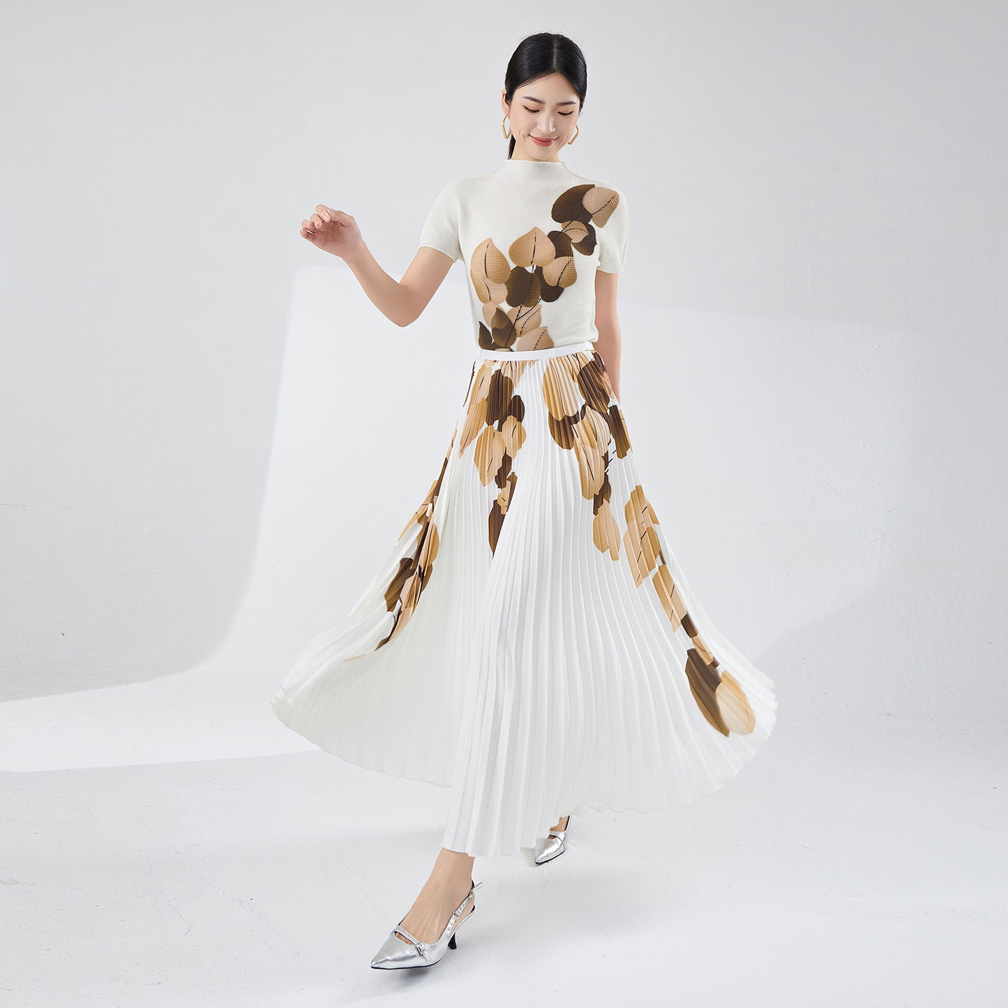 2025 Pleated set, summer two-piece set, high-end printed short-sleeved T-shirt, thin top, pendant, pleated skirt for women