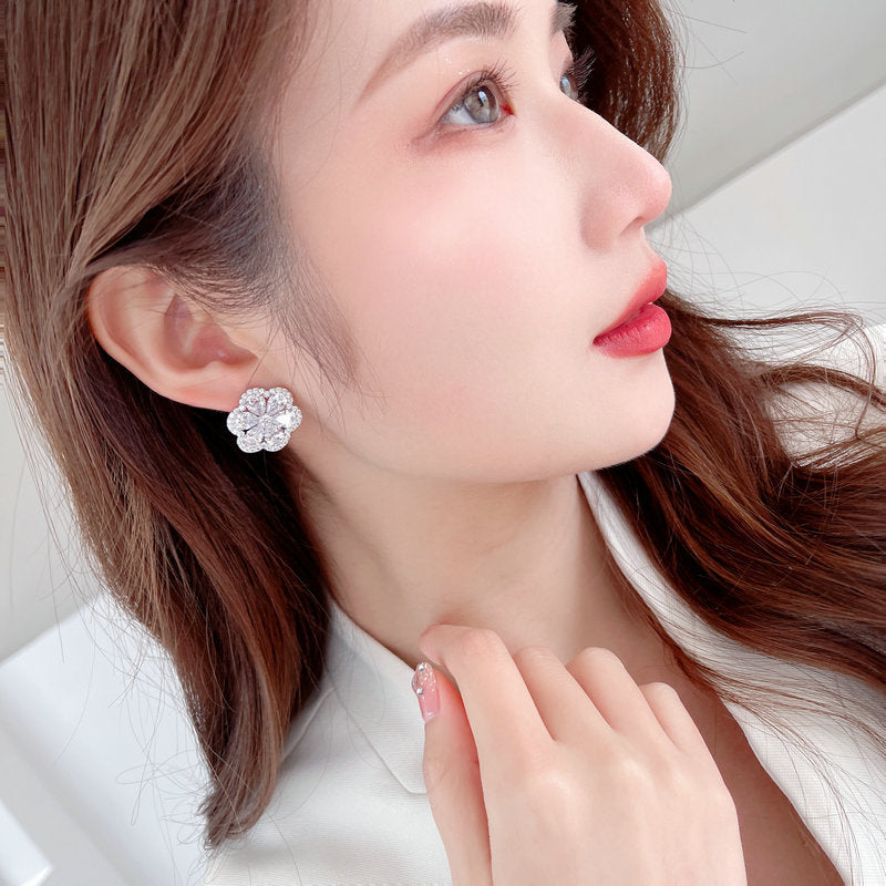 2025 Korean version of temperament six-valve flower stud earrings women's s925 silver needle  niche temperament white earrings simple flower earrings