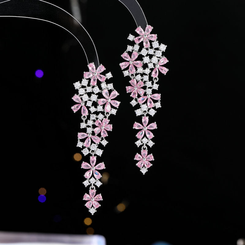 2025 Light luxury fashion banquet dress with earrings, blooming flowers, luxurious atmosphere, zircon flowers, high-end earrings