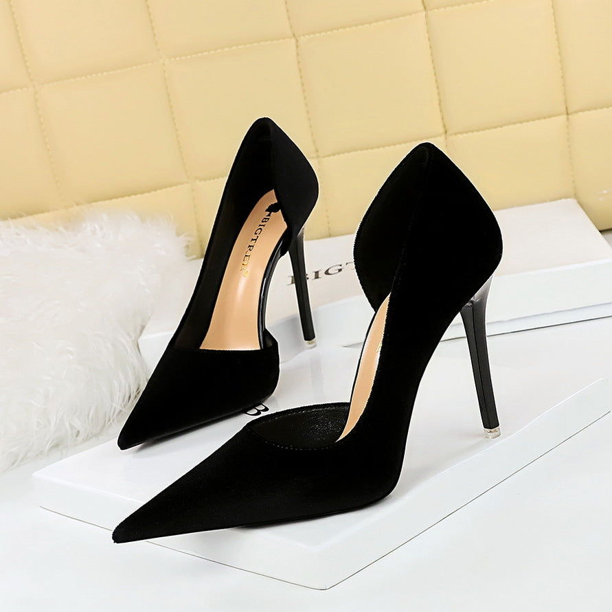 2025 1363-A6  fashion simple banquet women's shoes thin heel high heel shallow mouth pointed side hollow west velvet single shoes
