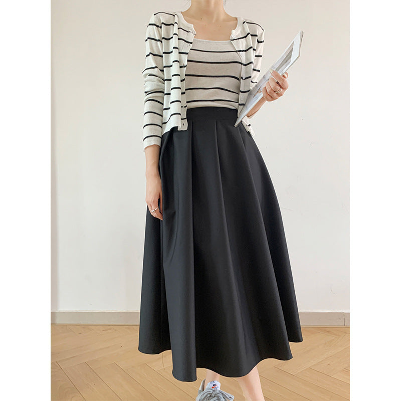 2025 autumn solid color skirt simple female Korean version black high waist thin big skirt A word umbrella skirt 21039