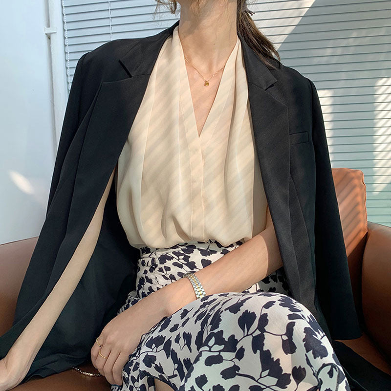 2025 Silk suspender sleeveless mulberry silk shirt design sense  summer white women's sleeveless shirt niche top