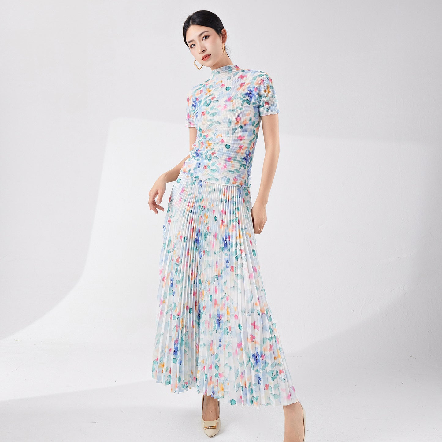 2025 Mizhai suit women's summer two-piece set, high-end new floral short-sleeved T-shirt, thin elastic waist big swing skirt