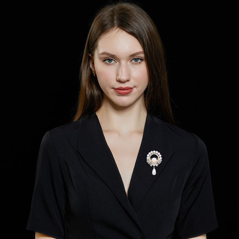 2025 Premium zircon silk scarf buckle sweater suit pin female elegance temperament  water drop pearl brooch wholesale