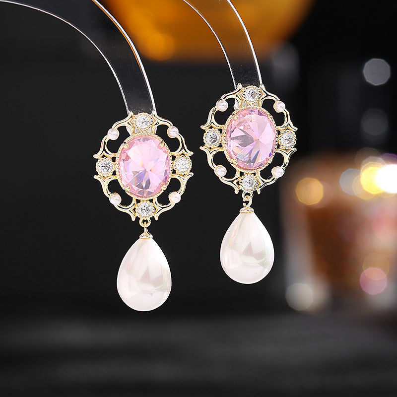 2025 Elegant temperament retro court style earrings wholesale light luxury fashion modified face earrings women's water drop pearl earrings