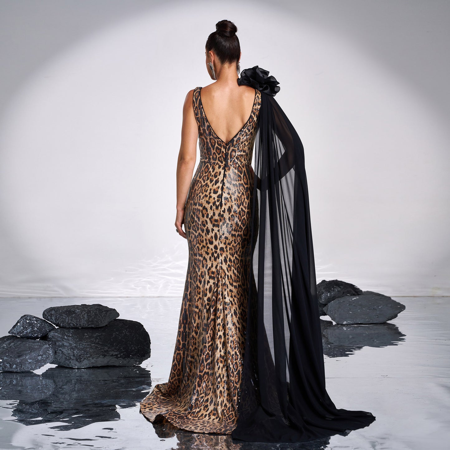 2025 high-end sleeveless temperament V-neck long banquet sequined fishtail evening dress bridesmaid dress women