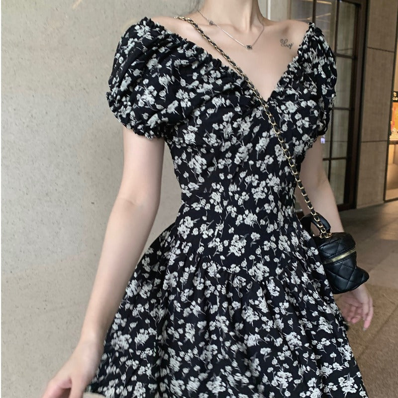 2025 Rose style super thin black v-neck floral dress niche design sense small short skirt Platycodon  skirt