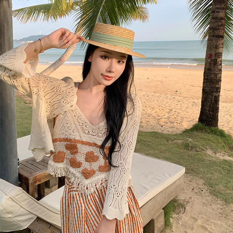 2025 Xiaoxiangfeng knitted hollow blouse Xia Dali travel horn sleeve short top seaside vacation cardigan jacket women
