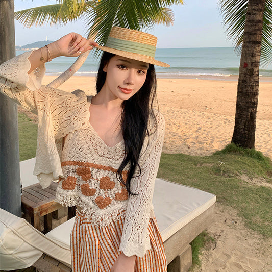2025 Xiaoxiangfeng knitted hollow blouse Xia Dali travel horn sleeve short top seaside vacation cardigan jacket women