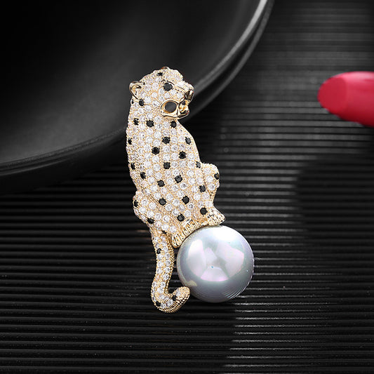 2025 New  brooch inlaid with zircon pearl brooch pin female domineering personality unisex suit accessories