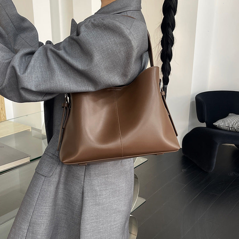 BENPAOLV 2025popular New Autumn and Winter Shoulder Bag Women's Fashion Versatile Underarm Bag Leather Women's Bag Commuter Large Capacity Bucket Bag