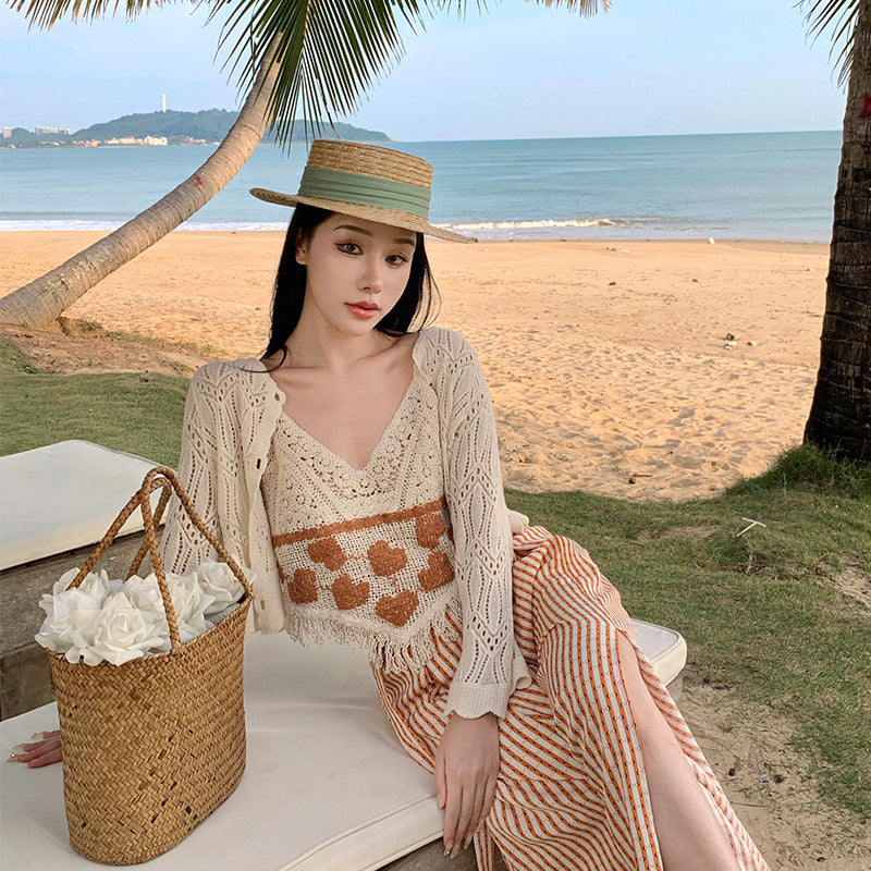 2025 Xiaoxiangfeng knitted hollow blouse Xia Dali travel horn sleeve short top seaside vacation cardigan jacket women