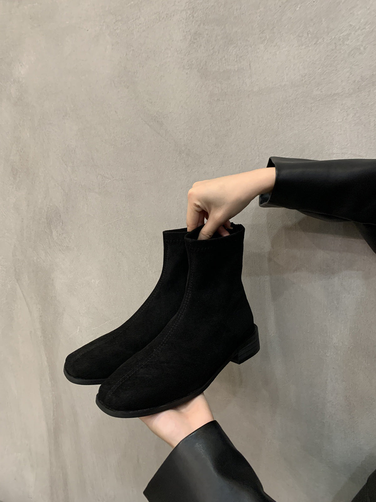 2025  Retro fashion skinny boots thick heel this year's popular short boots  autumn and winter suede short women's boots Martin boots