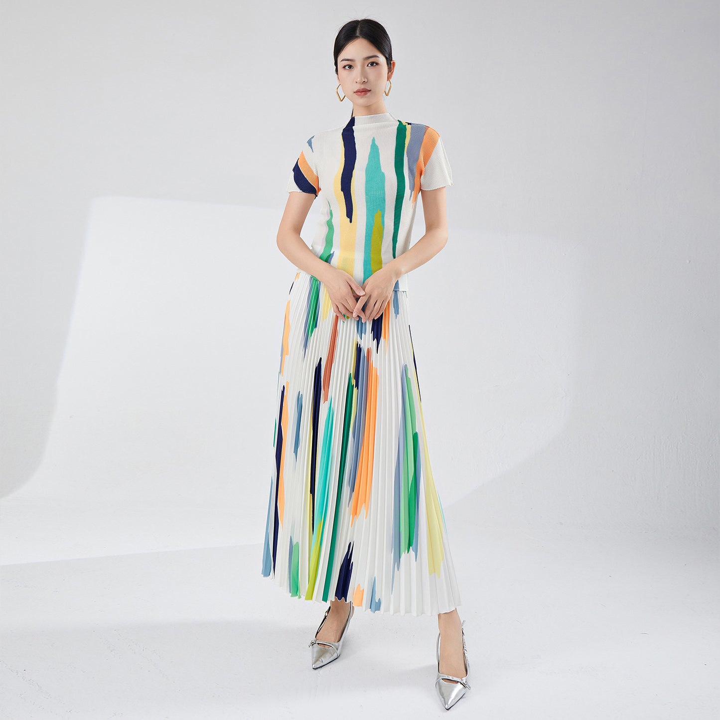 2025 women's clothing set high-end summer clothing striped design short-sleeved T-shirt versatile skirt two-piece set