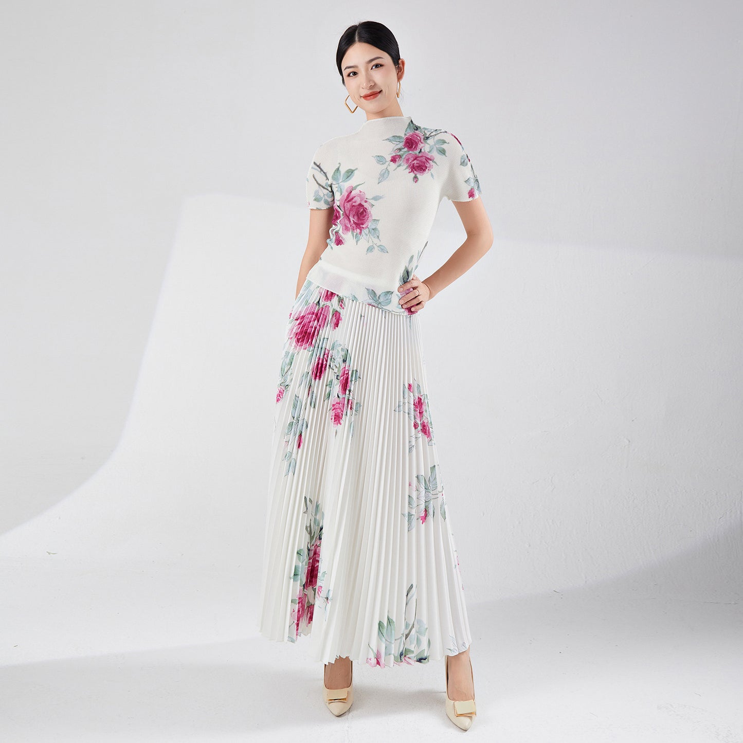 2025 Fashion suit Women's clothing High-end summer suit Printed short-sleeved top Half skirt temperament pleated two-piece set Popularan goods