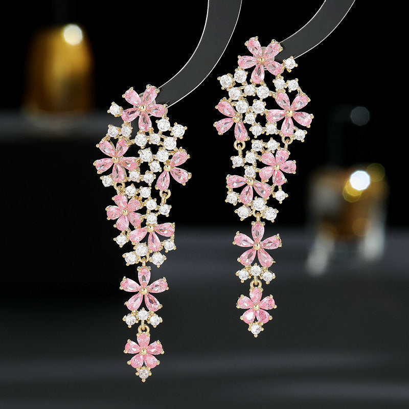 2025 Light luxury fashion banquet dress with earrings, blooming flowers, luxurious atmosphere, zircon flowers, high-end earrings
