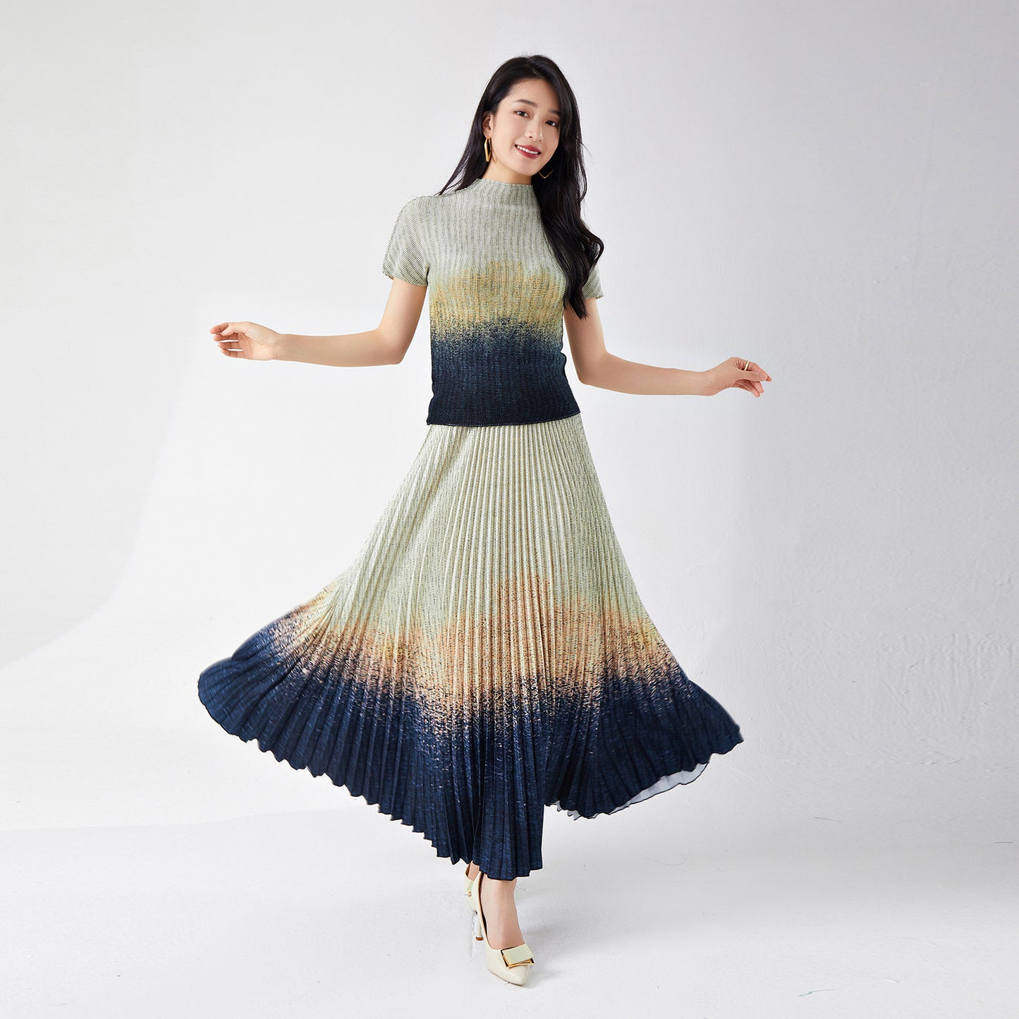 2025 Summer women's clothing high-end suit temperament printed short-sleeved T-shirt big pendulum drape skirt two-piece suit trendy