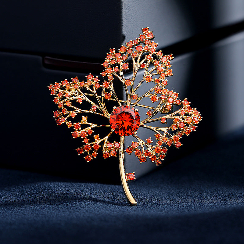 2025 Autumn and winter new clothing jacket coat accessories cardigan shawl pin zircon inlaid high-end corsage maple leaf brooch