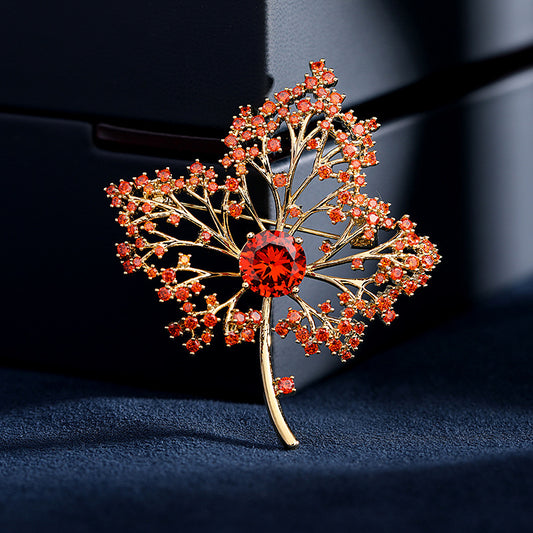 2025 Autumn and winter new clothing jacket coat accessories cardigan shawl pin zircon inlaid high-end corsage maple leaf brooch