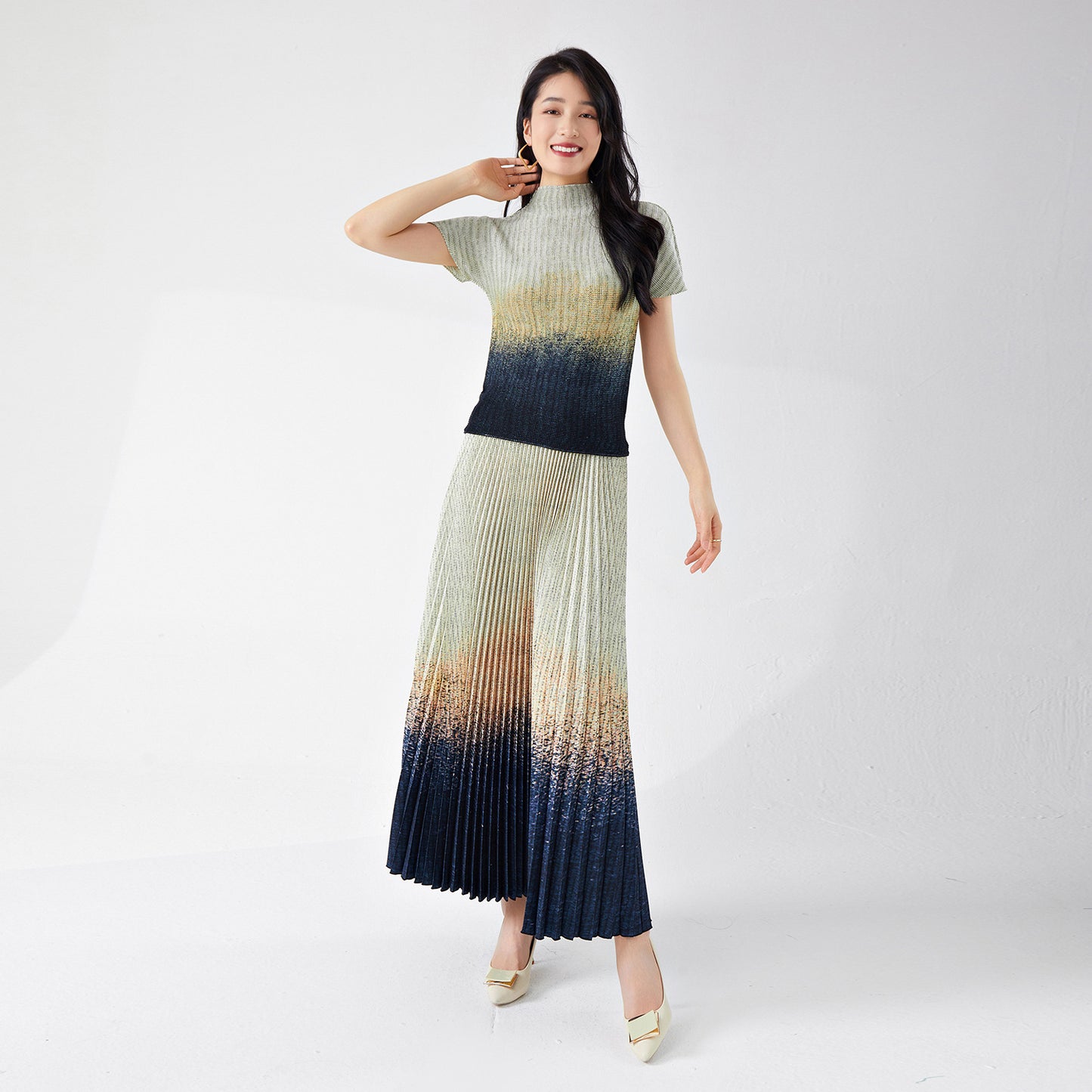 2025 Summer women's clothing high-end suit temperament printed short-sleeved T-shirt big pendulum drape skirt two-piece suit trendy