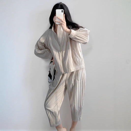 2025 Fashion autumn and winter cotton-padded suit, women's two-piece set, high-end women's clothing, new pleated cotton-padded coat, a complete set of Popular style