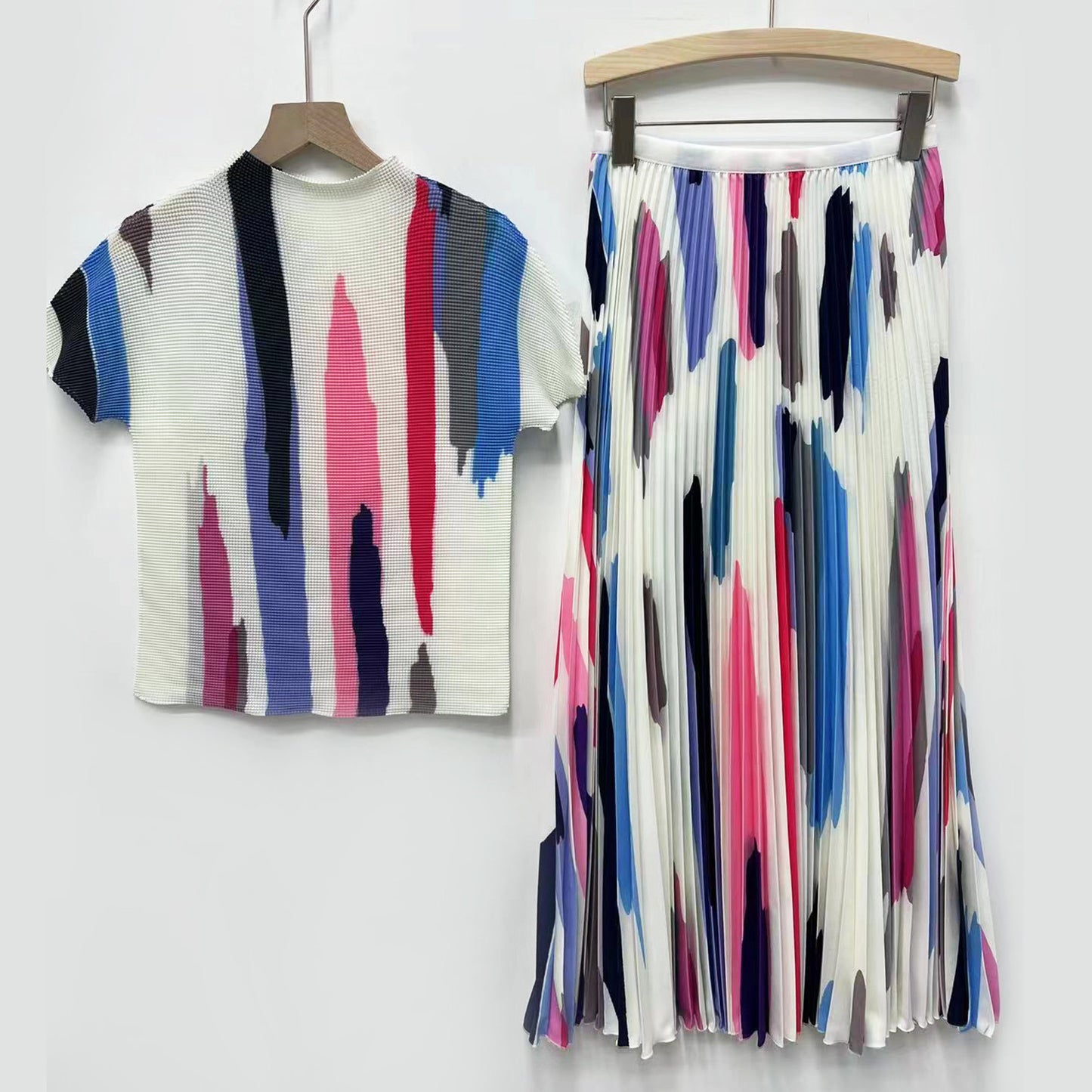 2025 women's clothing set high-end summer clothing striped design short-sleeved T-shirt versatile skirt two-piece set