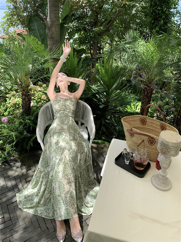 2025 茶歇露背系带碎花吊带连衣裙女夏收腰显瘦超仙海边度假长裙高个子