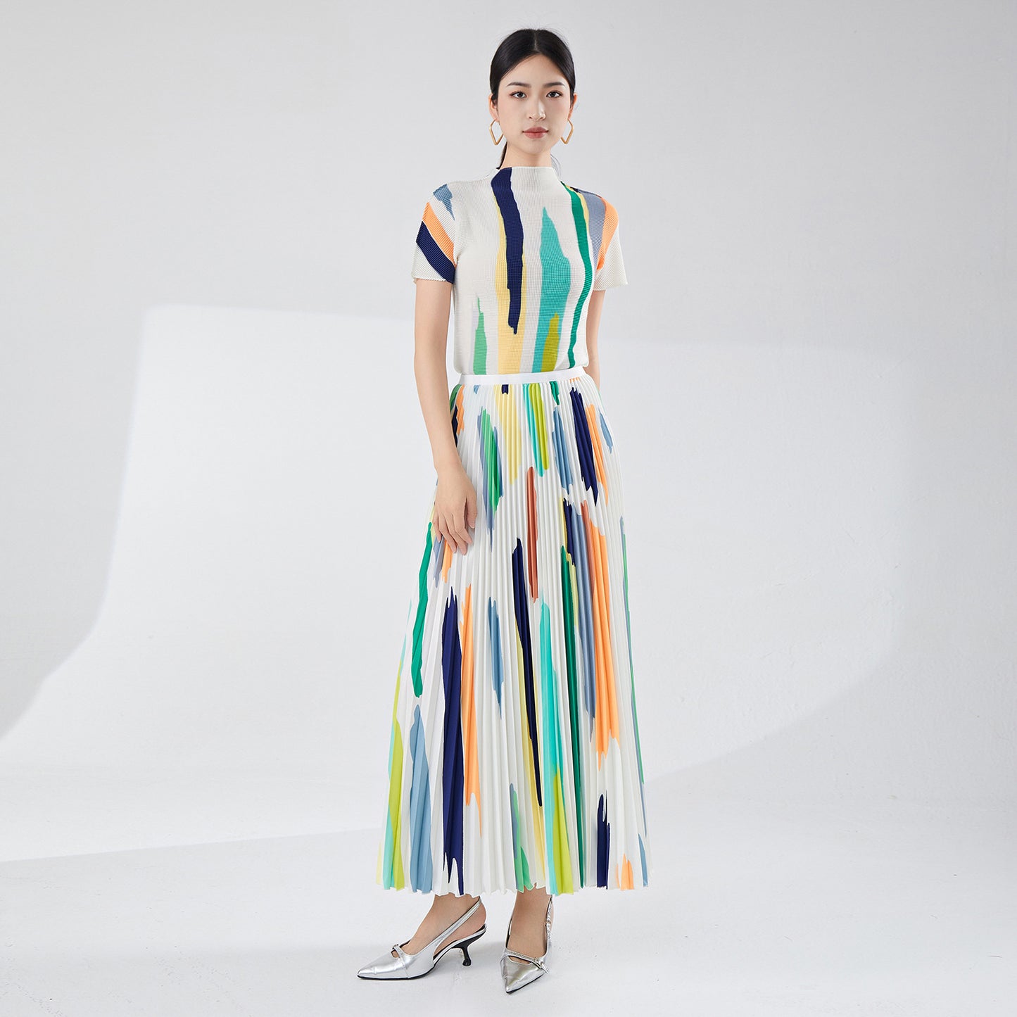2025 women's clothing set high-end summer clothing striped design short-sleeved T-shirt versatile skirt two-piece set