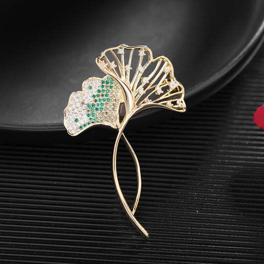 2025 Designer Suit Pin Dress Coat Accessories Creative Corsage Zircon Ginkgo Biloba Brooch Women