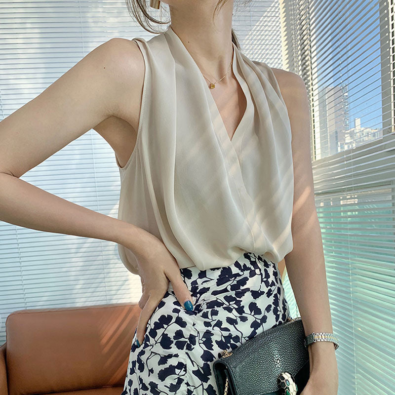 2025 Silk suspender sleeveless mulberry silk shirt design sense  summer white women's sleeveless shirt niche top