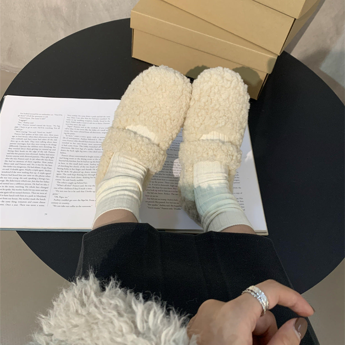 2025 Flat-soled wool shoes for women's winter wear popular new velvet beanie shoes with Mary Jane single shoes
