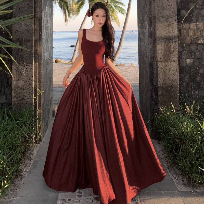 2025 Usually, you can wear a high-end halter red dress for annual photos, and a female design holiday dress for seaside wear.