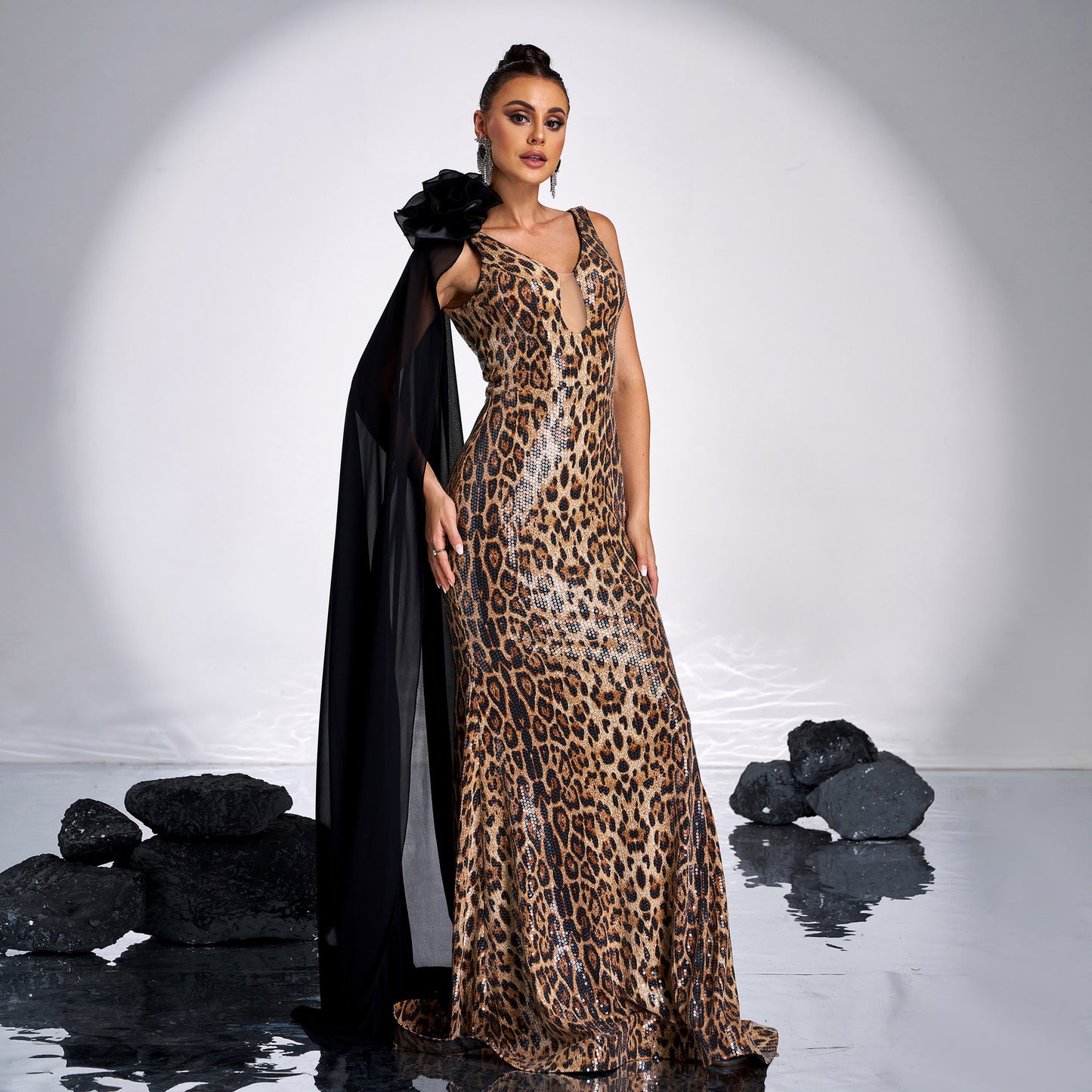 2025 high-end sleeveless temperament V-neck long banquet sequined fishtail evening dress bridesmaid dress women