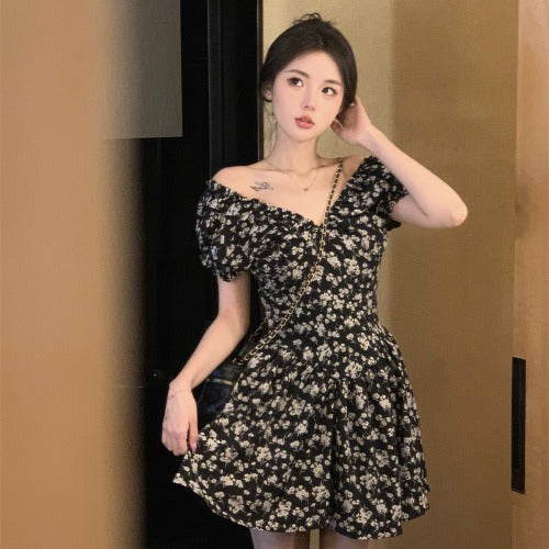2025 Rose style super thin black v-neck floral dress niche design sense small short skirt Platycodon  skirt