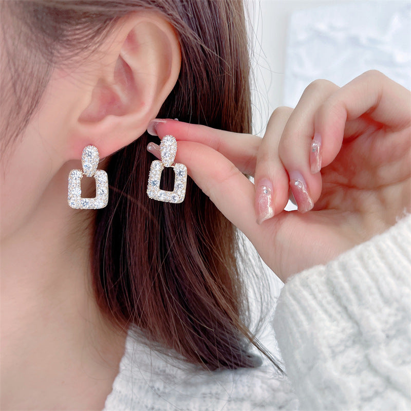 2025 South Korea Dongdaemun new earrings s925 silver needle niche design sense square geometric Internet celebrity elegant temperament earrings