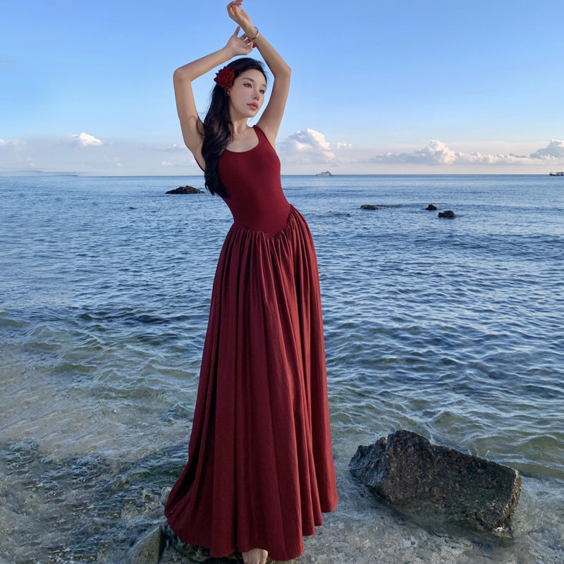 2025 Usually, you can wear a high-end halter red dress for annual photos, and a female design holiday dress for seaside wear.