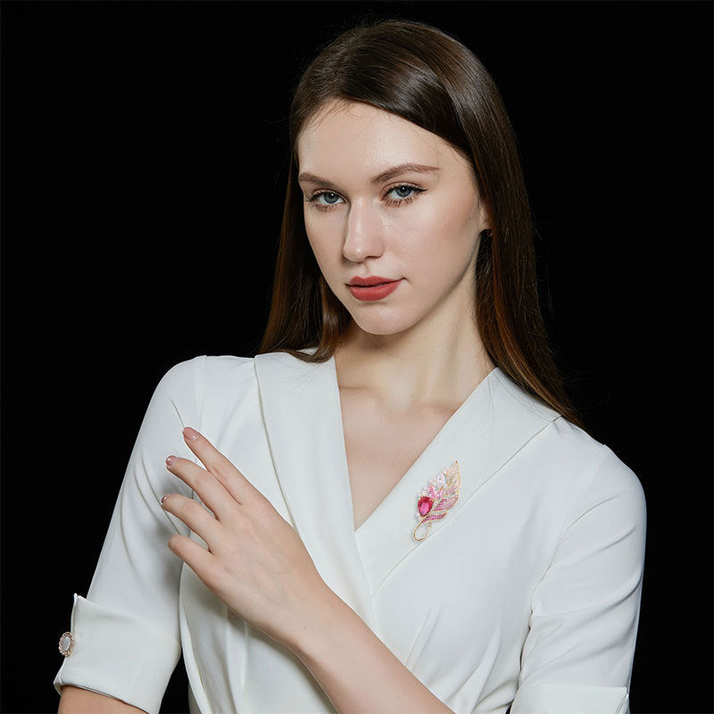 2025 Korean version of elegant temperament leaf pin women's color zircon inlaid high-end light luxury sweater suit feather brooch