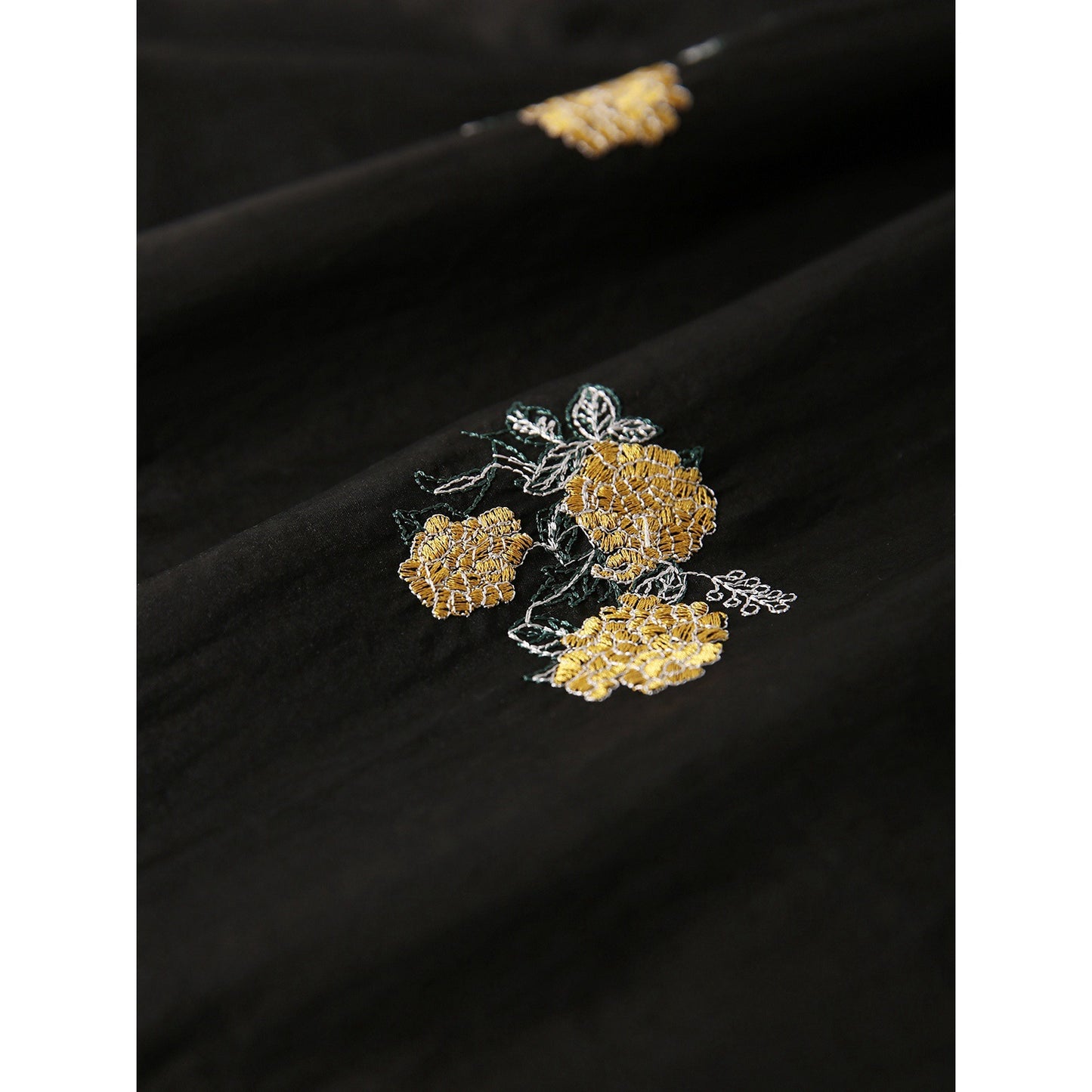 2025 All silk hydrangea embroidery, fragrant cloud yarn dress mulberry, silk skirt medium and long small black dress women's clothing summer