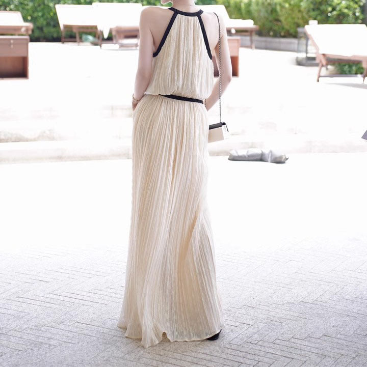 2025 popular summer new fashion sleeveless V-neck contrasting color design black and white classic texture dress