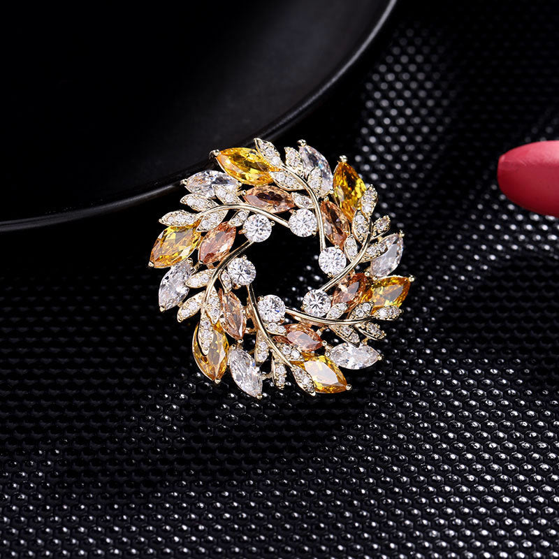 2025 new trendy leaf wreath brooch high-end zircon light luxury temperament brooch blazer pin buckle
